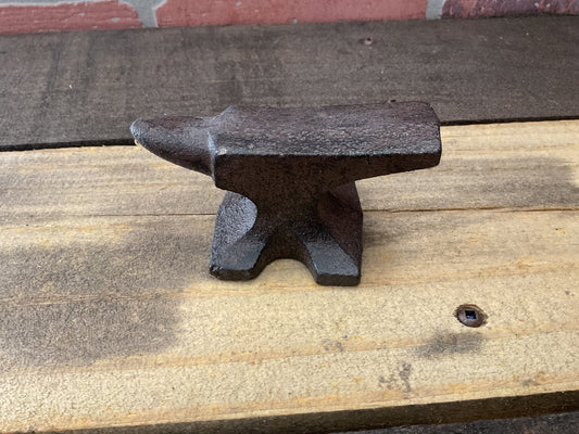 Rustic Style Cast Iron Anvil Jewlers Paperweight
