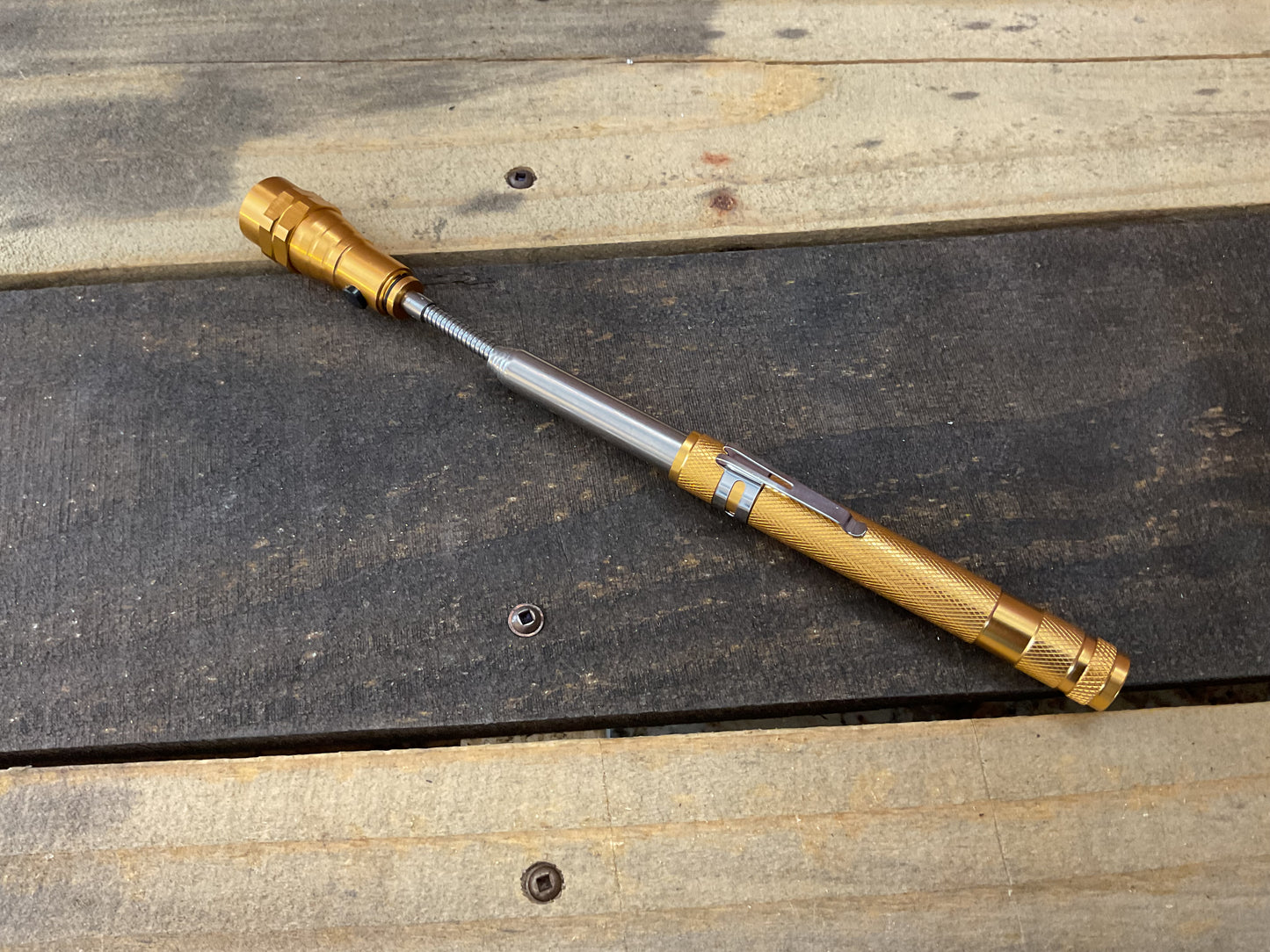 "Flexi-Flash" Extending Work light with Magnetic Base