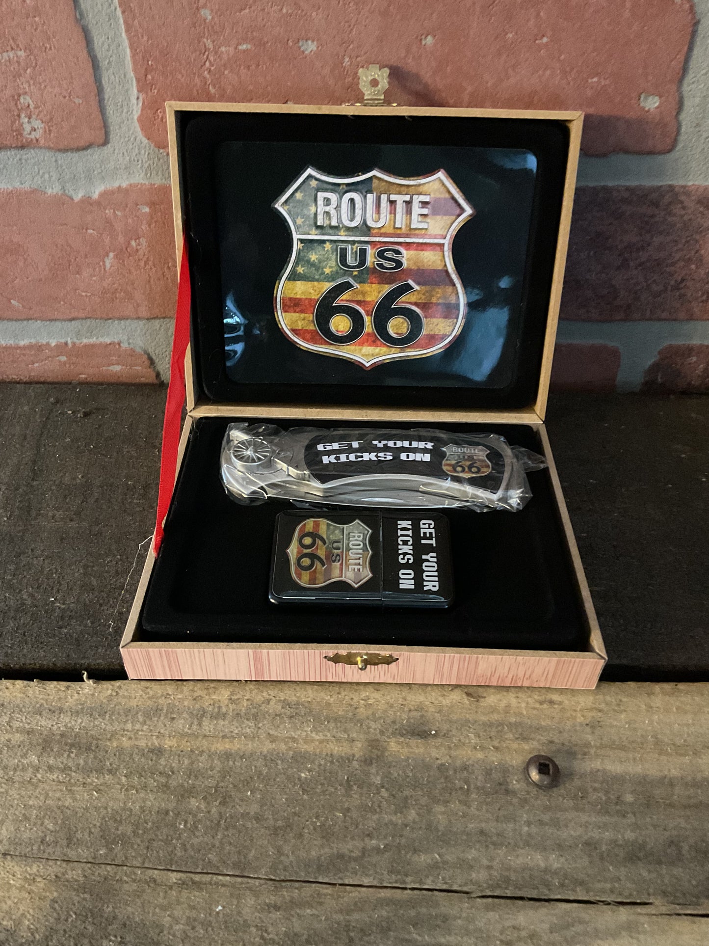 High Quality " Get your kicks on RT 66" 4" Locking Knife and Lighter Gift Set