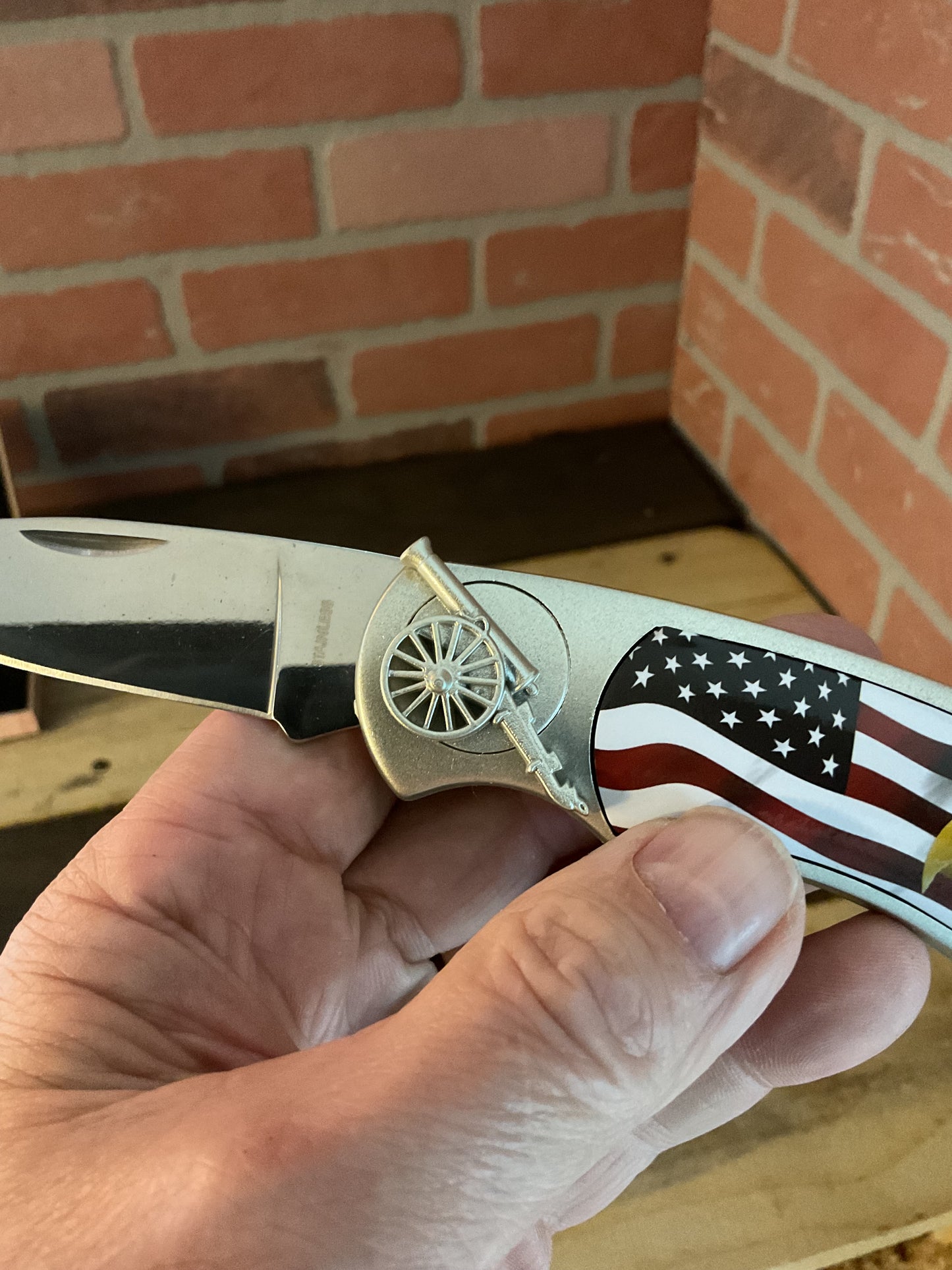 High Quality 4" American Flag & Eagle Locking Knife and Lighter Gift Set