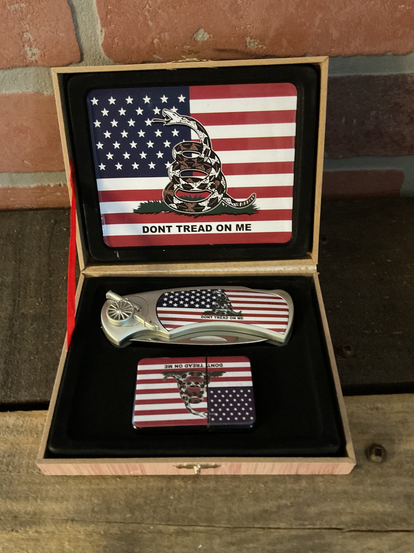 High Quality 4" American Flag "Don't Tread on Me" Knife & Lighter Gift Set
