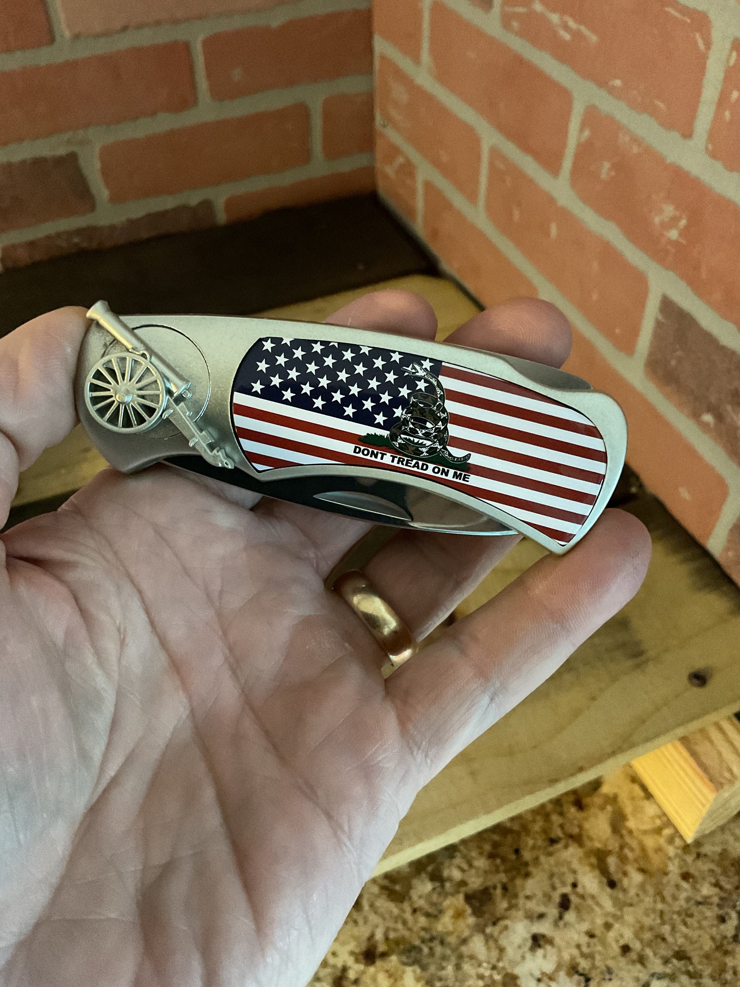 High Quality 4" American Flag "Don't Tread on Me" Knife & Lighter Gift Set