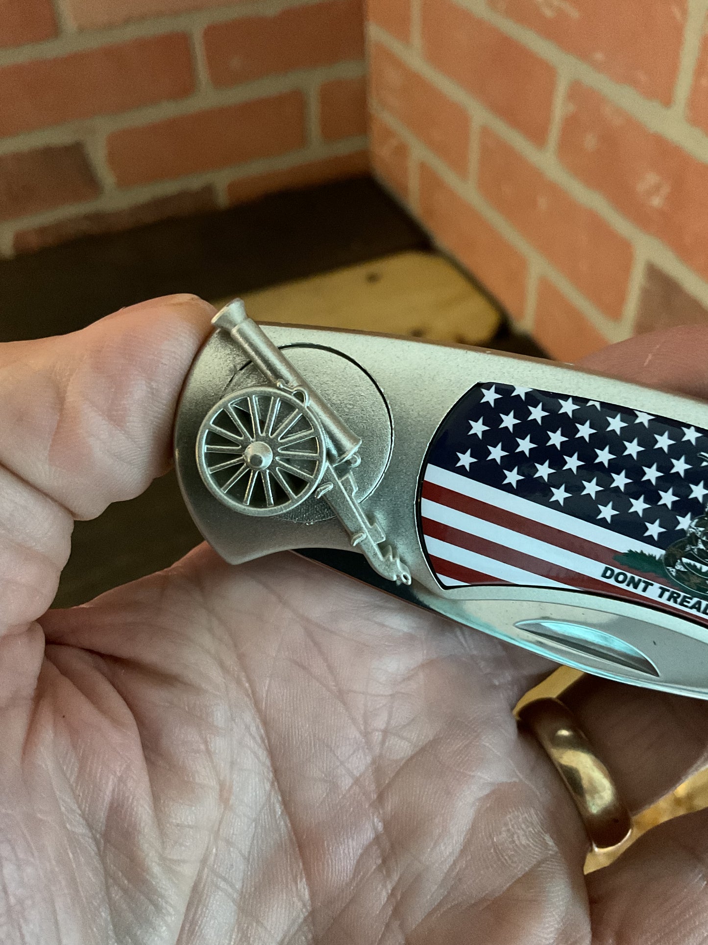 High Quality 4" American Flag "Don't Tread on Me" Knife & Lighter Gift Set