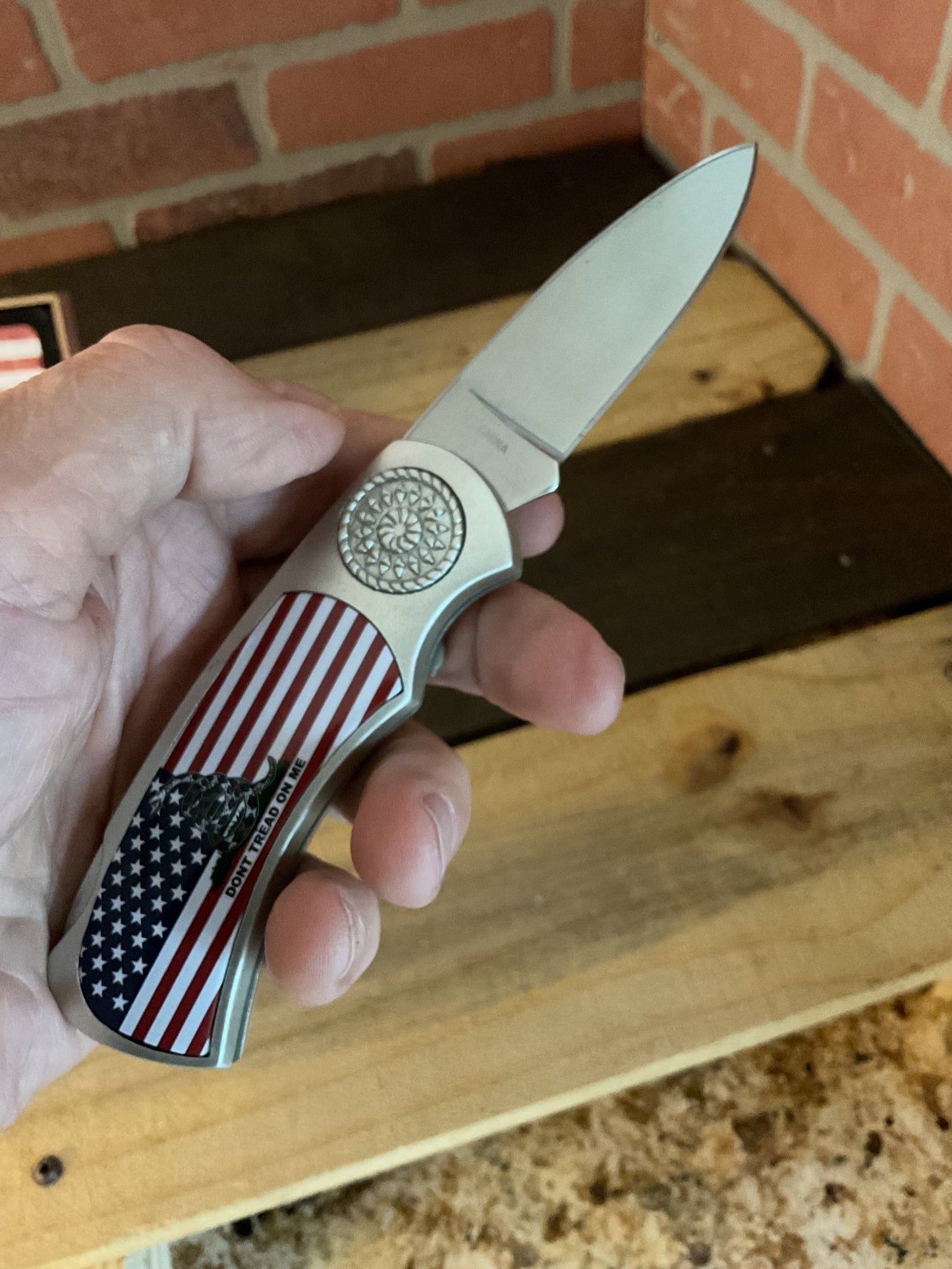 High Quality 4" American Flag "Don't Tread on Me" Knife & Lighter Gift Set