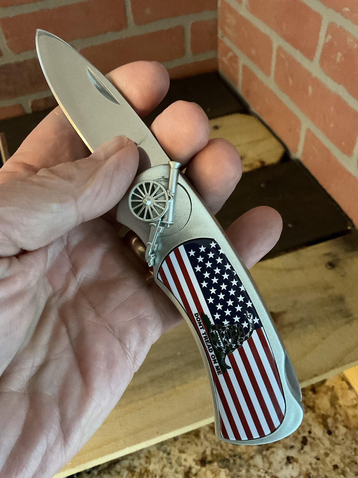 High Quality 4" American Flag "Don't Tread on Me" Knife & Lighter Gift Set