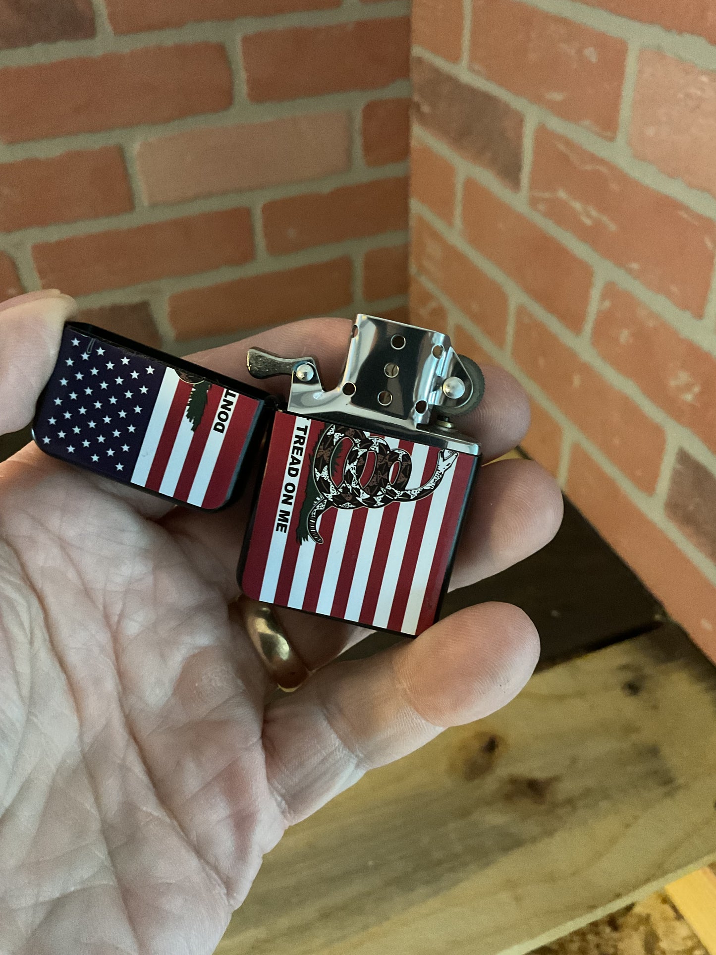 High Quality 4" American Flag "Don't Tread on Me" Knife & Lighter Gift Set