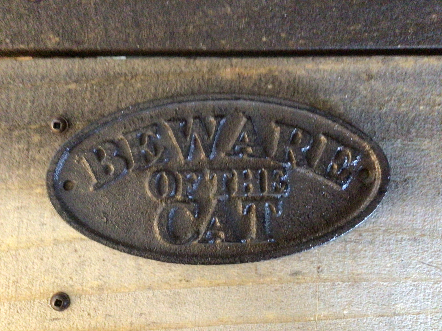 CAST IRON "BEWARE OF THE CAT" SIGN RUSTIC WALL DECOR FENCE KENNEL GATE PET GIFT