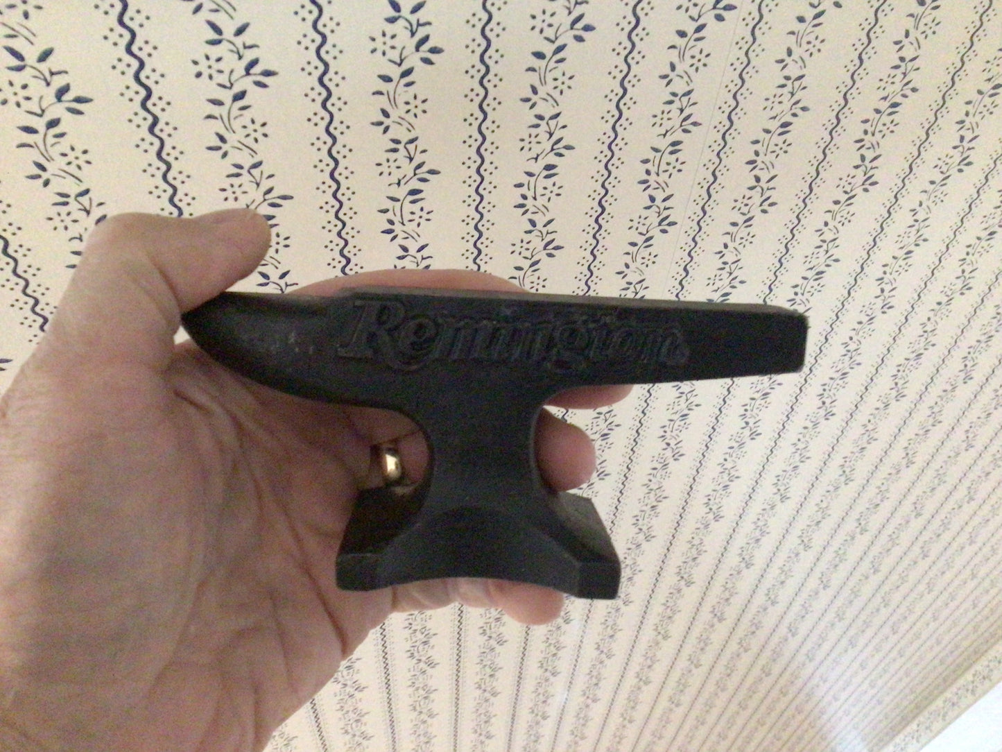 Vintage Style Large Cast Iron Remmington Anvil Paperweight Makes a great Gift
